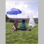 Gunda+Moni auf der Flucht vor der Sonne.JPG